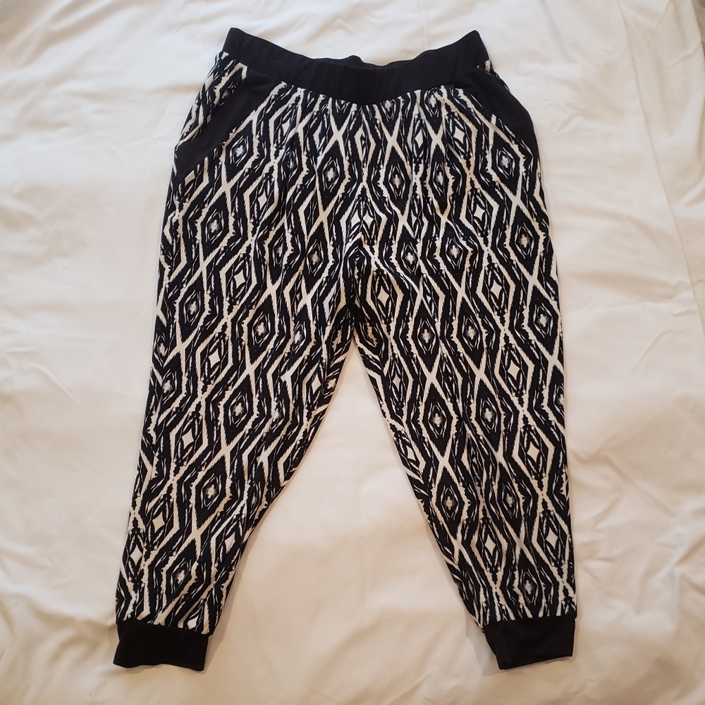 Cropped Patterned pants